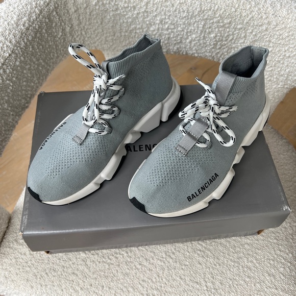 WOMEN'S SPEED LACE-UP SNEAKER IN GRAY/WHITE - Picture 2 of 5